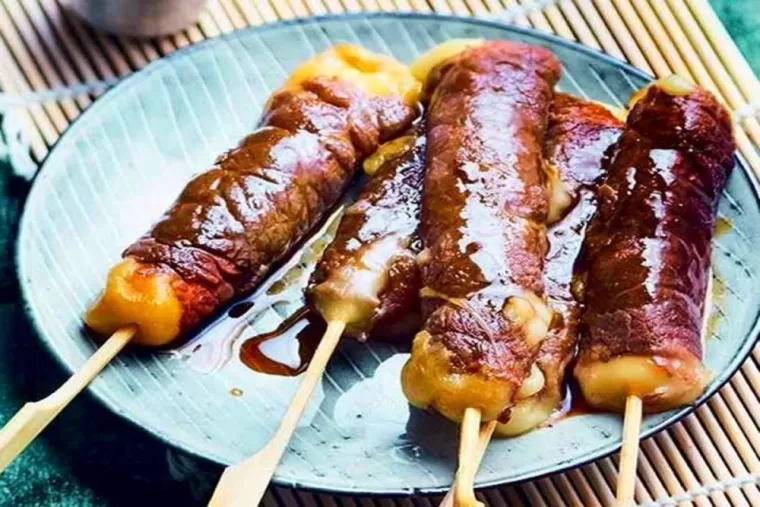 yakitori boeuf fromage à retrouver dans la carte 